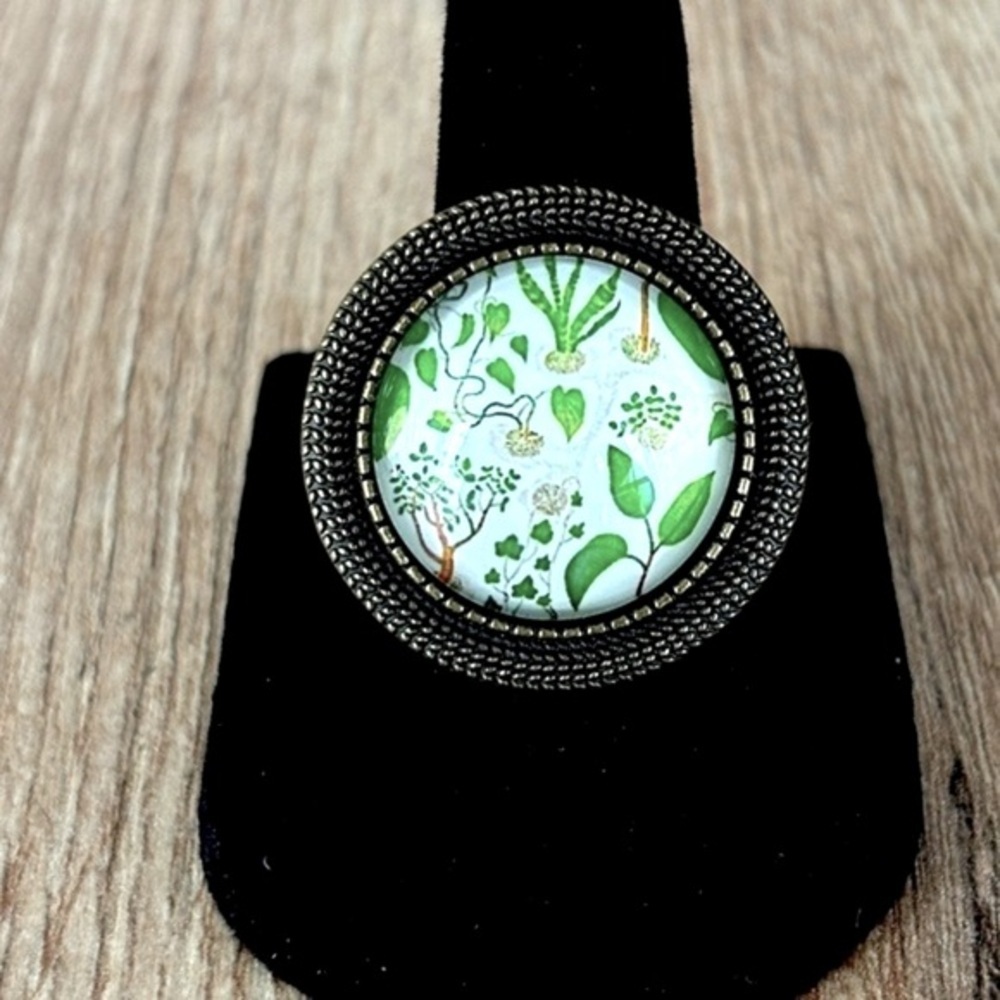 White and Green Botanical Print Victorian Style Adjustable Ring, NWT